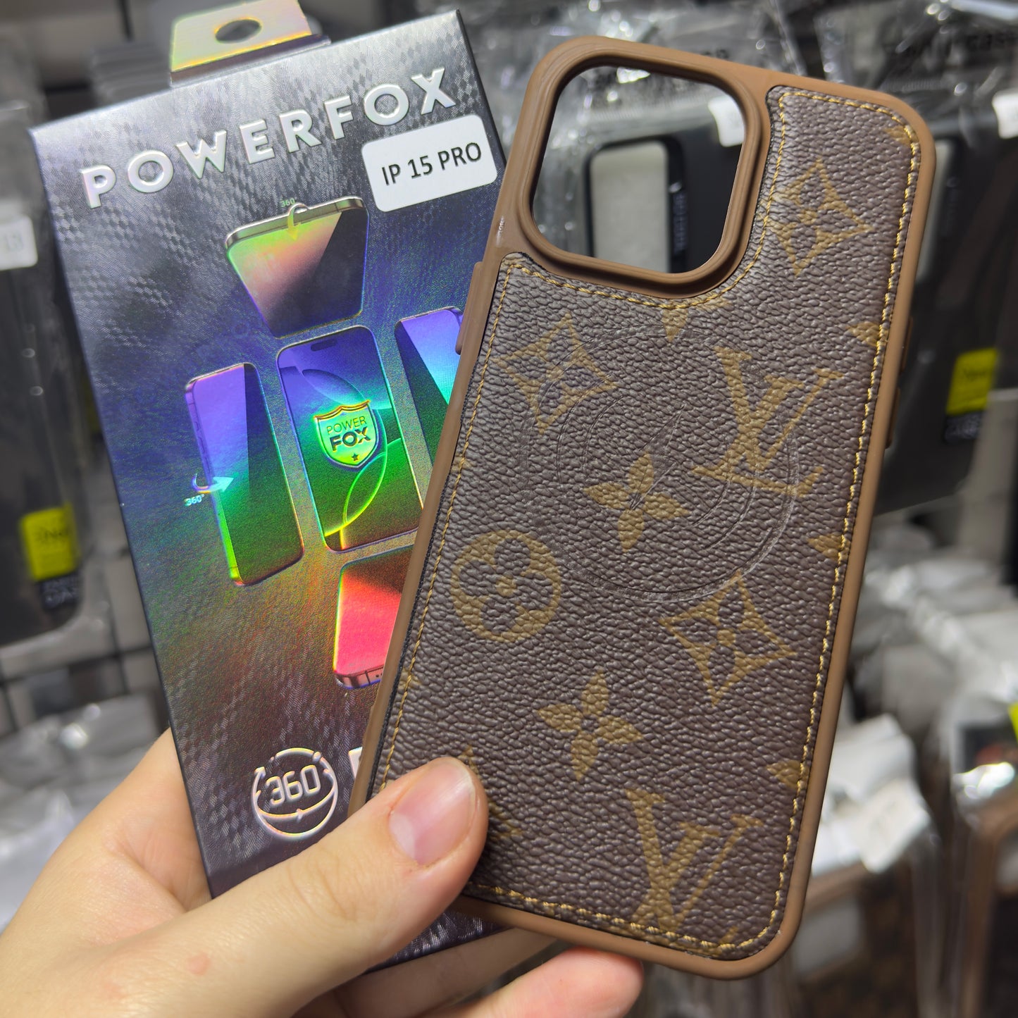 LOUIS VUITTON DERİ + SİHİRLİ HAYALET EKRAN KAMPANYA