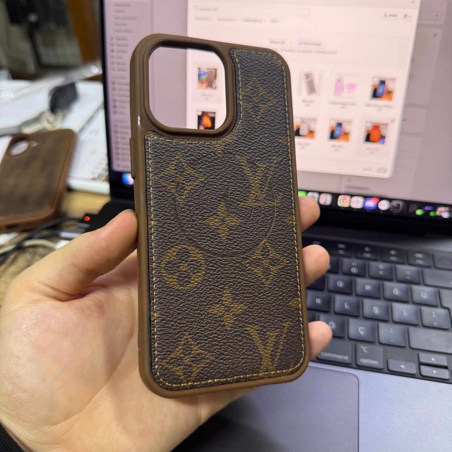 LOUIS VUITTON DERİ + SİHİRLİ HAYALET EKRAN KAMPANYA